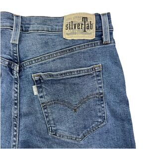 Levi’s SilverTab Mom Jeans Size 31x27 Tapered Light Wash Stretch High Rise